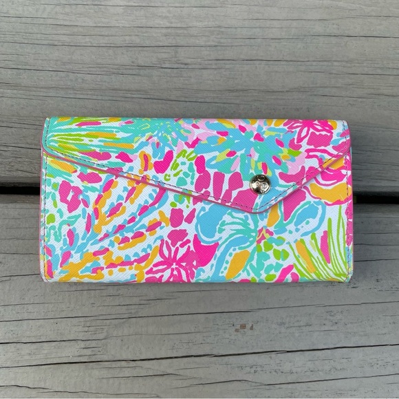 Lilly Pulitzer Collapsible Sunglass Spot Ya Case It’s Always Sunny Somewhere main image 7